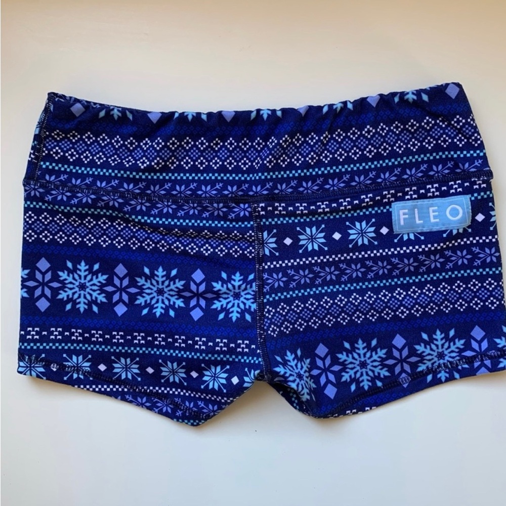 Fleo Snowflake Pattern Shorts Medium M - image 1